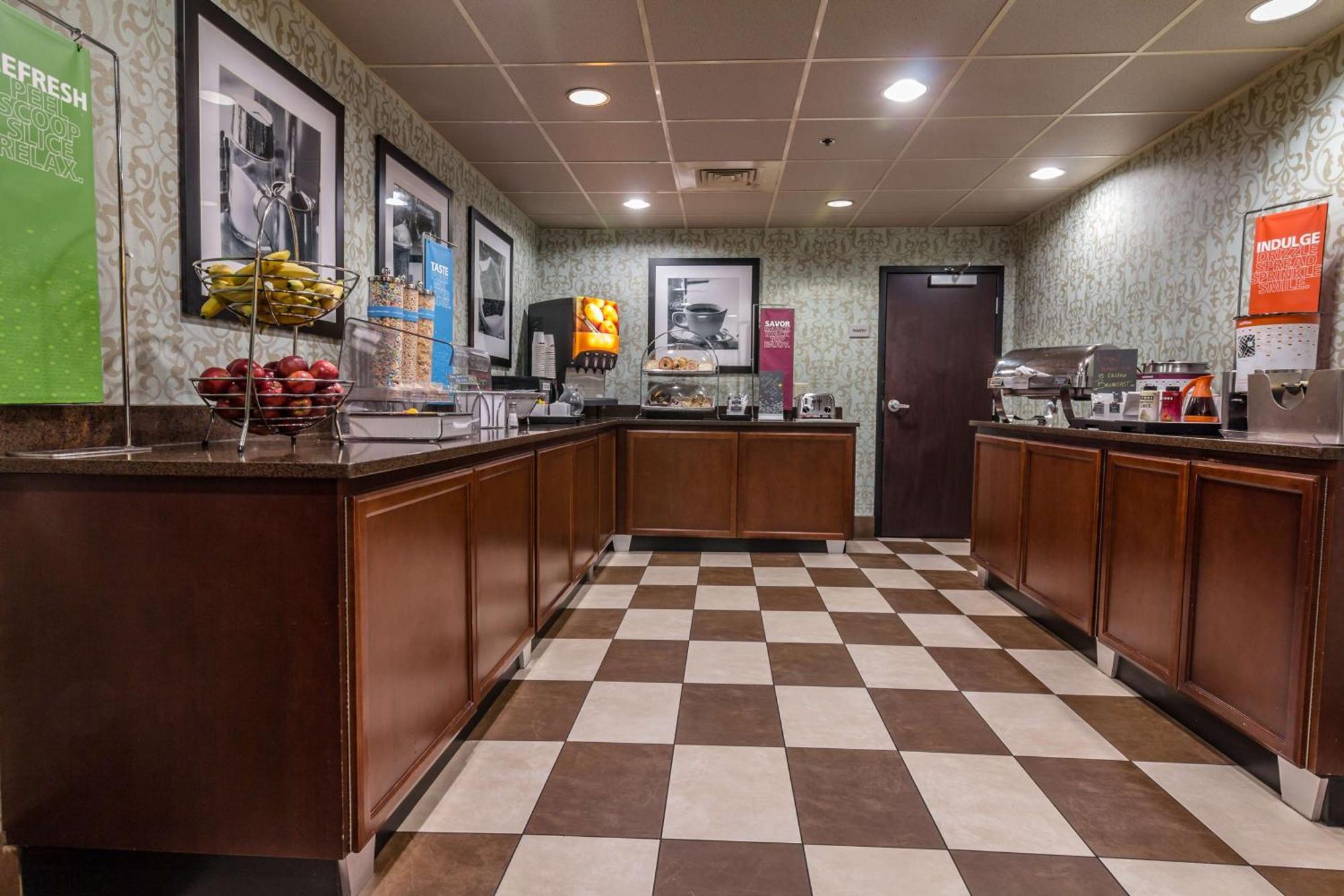 Hampton Inn Winchester-University/ Mall Eksteriør bilde